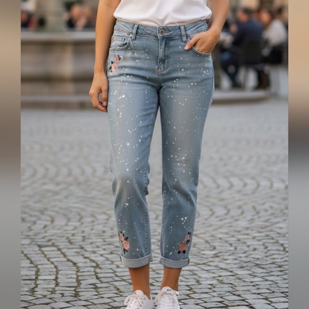 Women's SOHO New York and C Cropped Boyfriend Jeans Size 2 Blue with Pink Roses